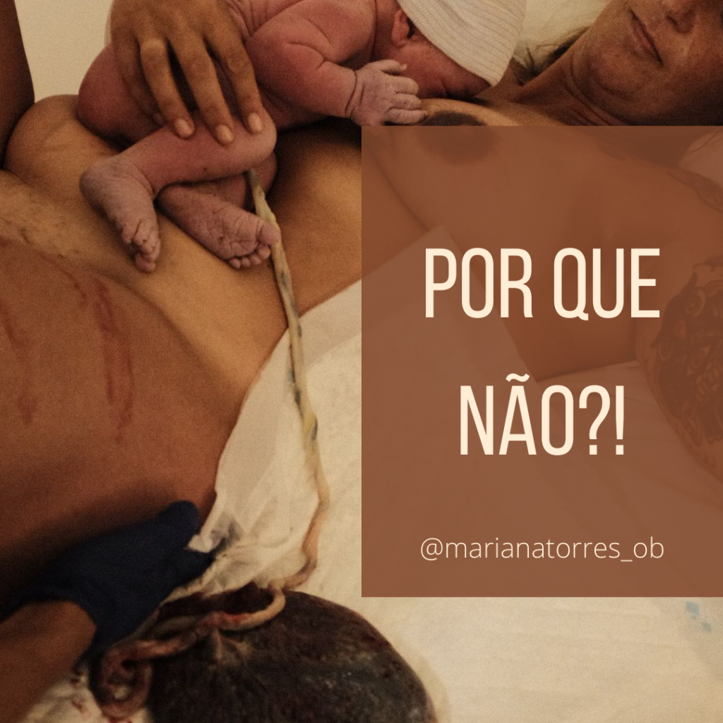 recem nascido em contacto pele a pele ligado à placenta
