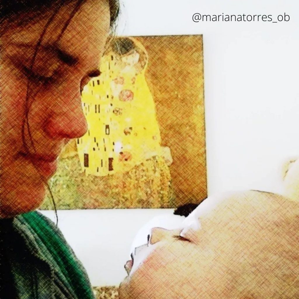 mãe olha bebé, perfil